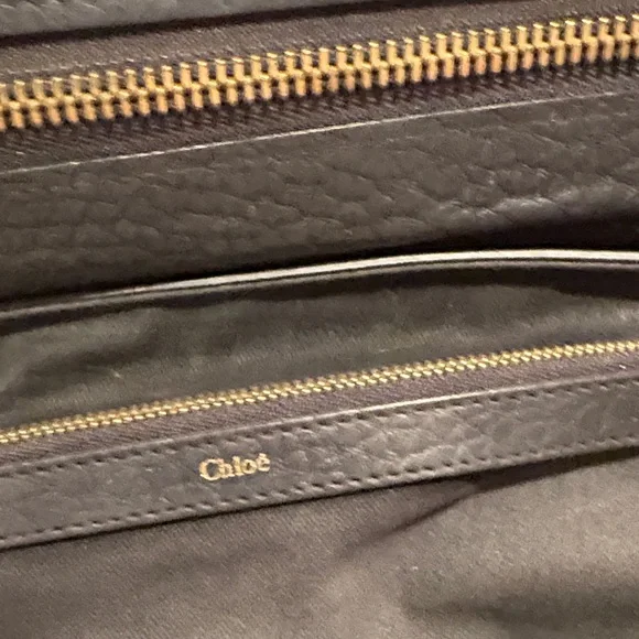 Elegant Black Leather Handbag - Picture 9 of 10